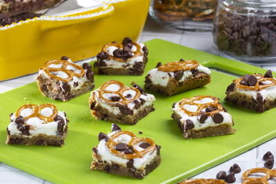Pretzel-Smores-Chocolate-Chip-Bites_Large400_ID-3018509